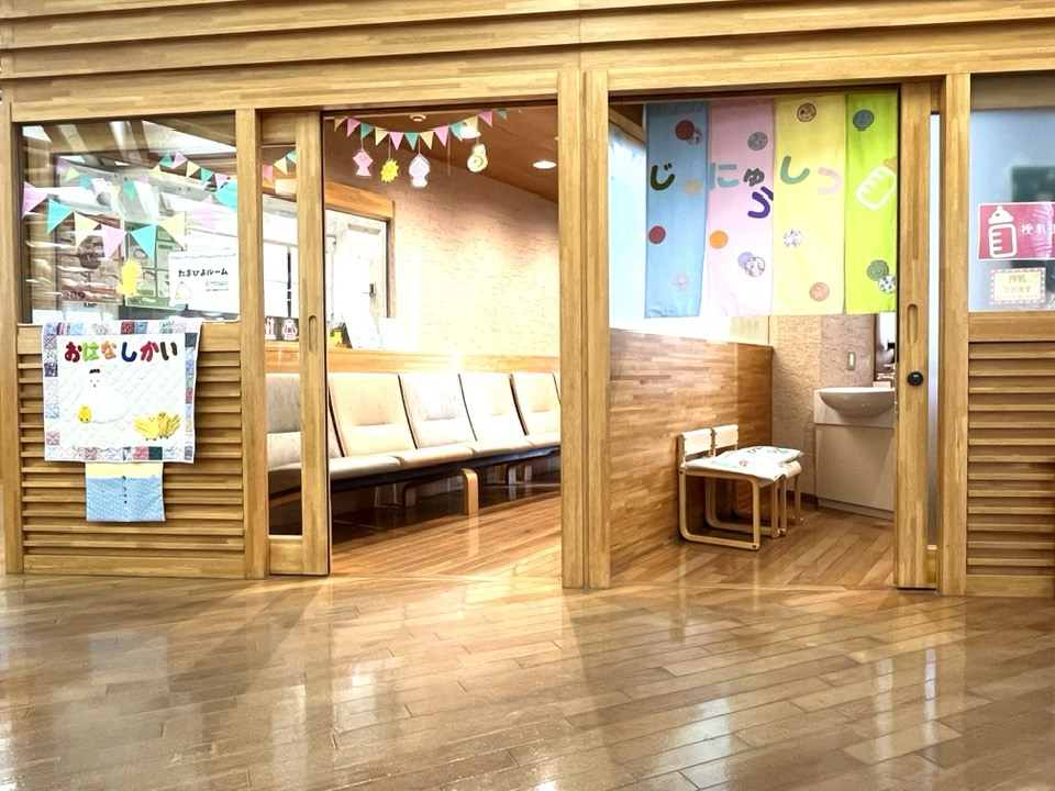 中央図書館こどもしつ内授乳室とたまひよルーム写真