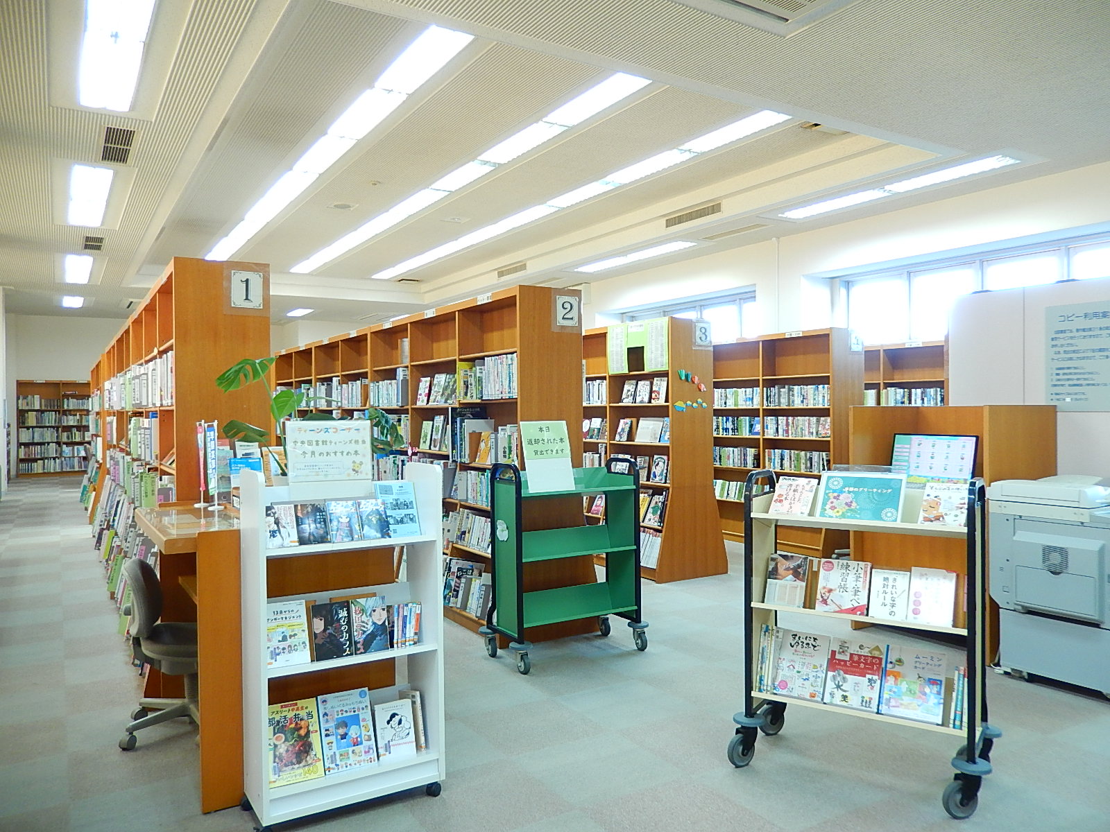 赤羽根図書館館内写真
